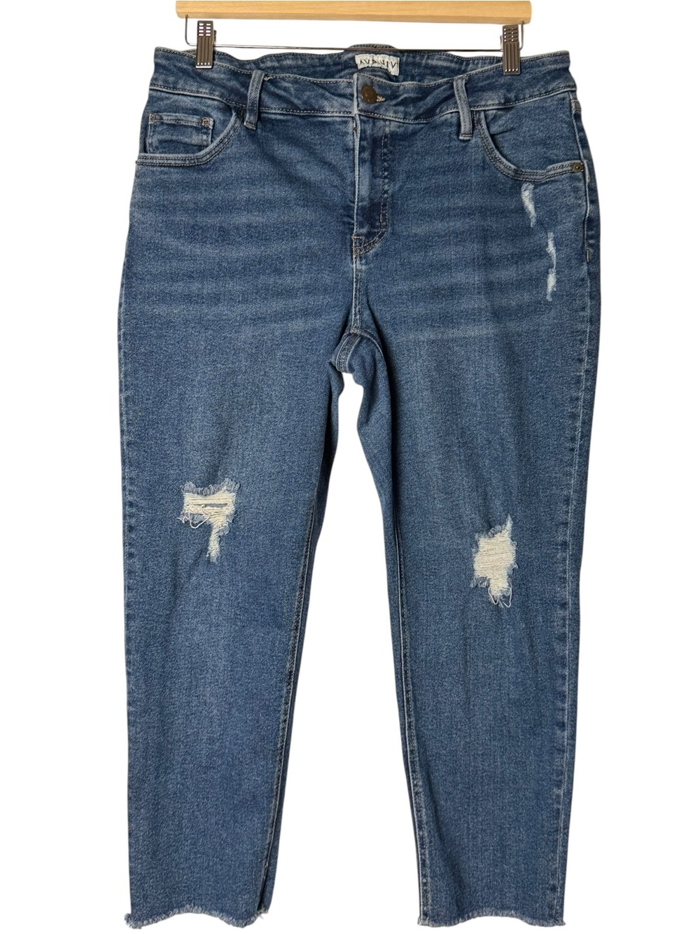 Ava & Viv Distressed Mid-Blue Cropped Jeans 
Size 14W